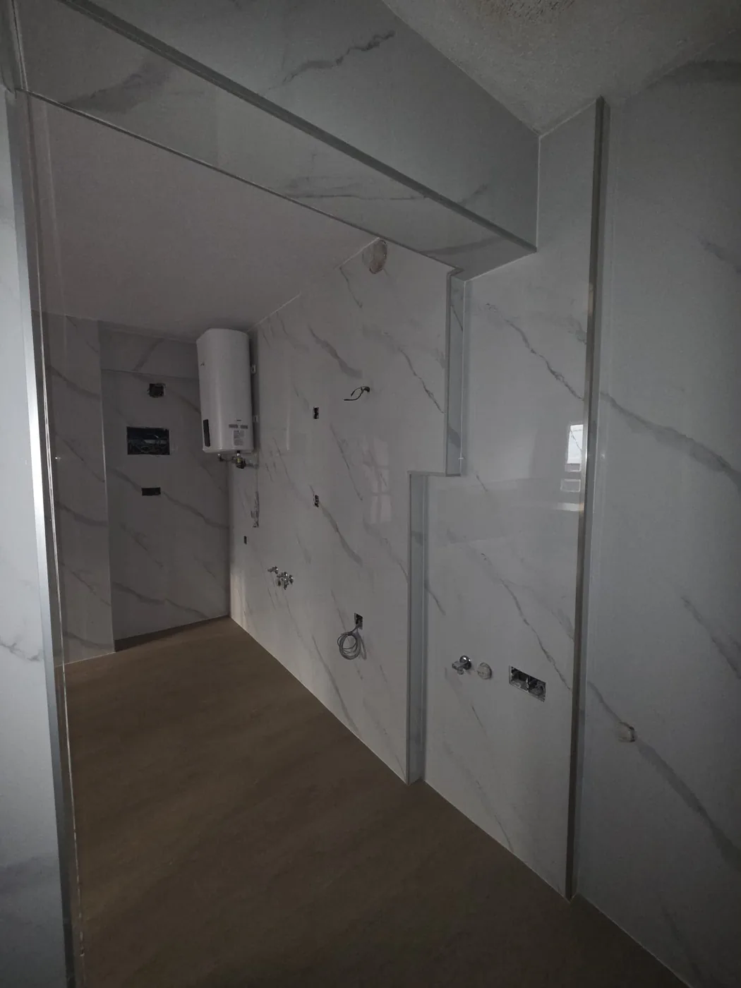 Cocina alicatada y con suelo nuevo en una reforma de Xarlantek en Santutxu, Bilbao